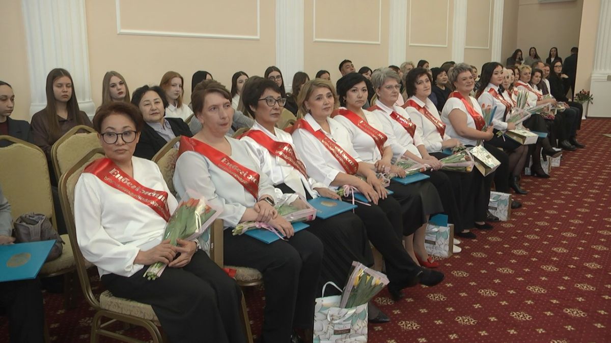 В Лисаковске «деловые» чествовали женщин труда