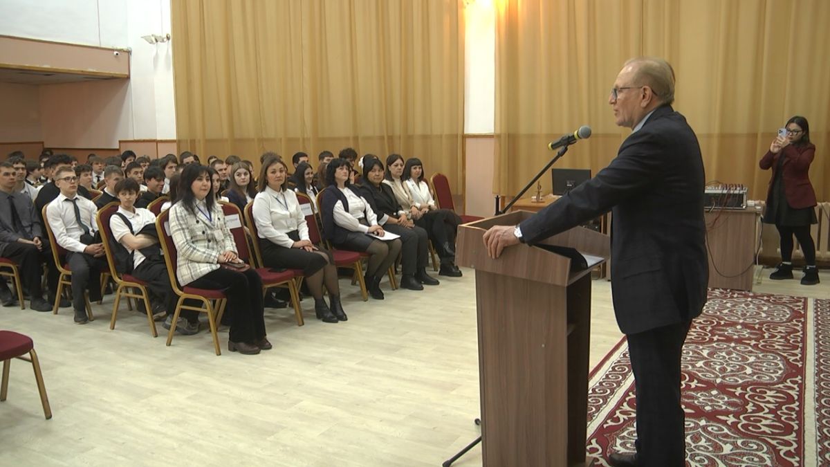 Альберт Рау — действующая Конституция выполнила свои задачи