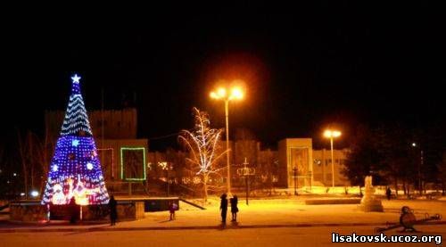 Лисаковск предновогодний, огоньки, фейерверк, мишура...