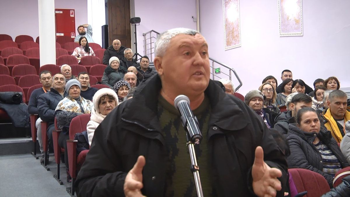 Сход в Октябрьском , аким Лисаковска услышал мнение жителей