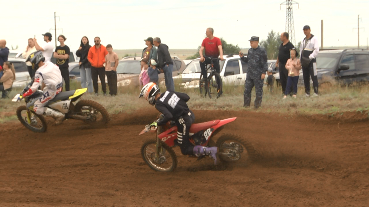 Скорости не сбрасывай на виражах, только так научишься побеждать!