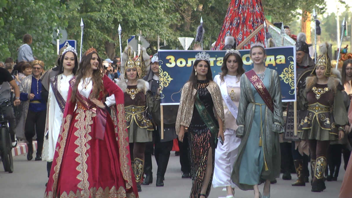 У Лисаковского Дня города есть своя фирменная фишка и это КАРНАВАЛ!