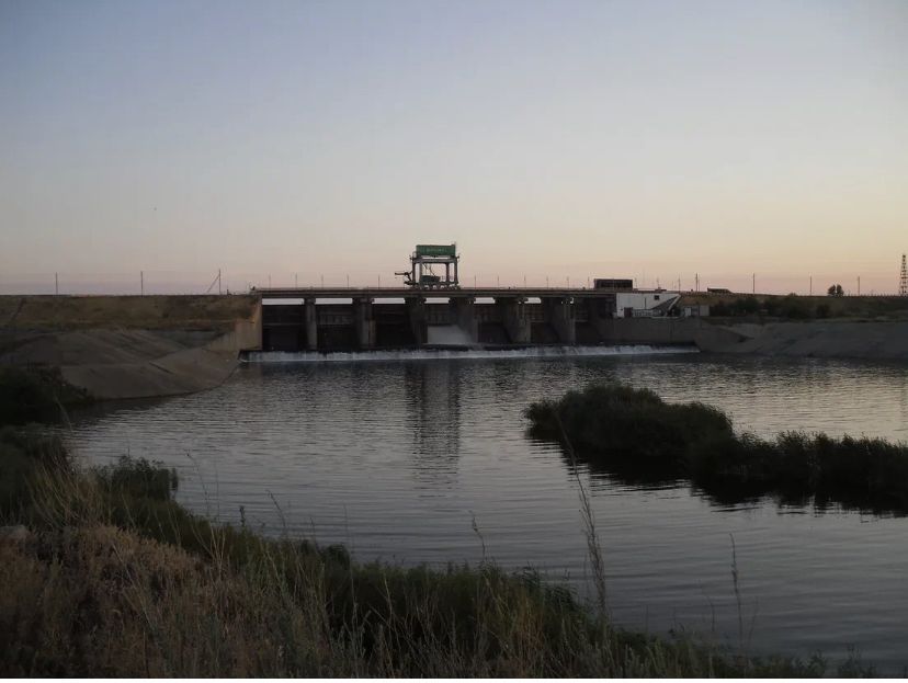 Производится сброс воды с Верхне-Тобольского и Кызылжарского водохранилищ в Каратомарское