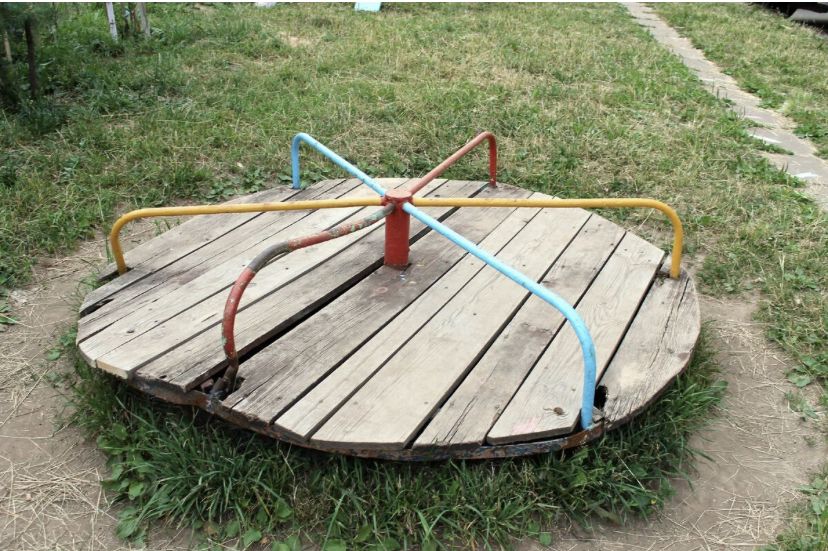 52 года детская площадка в 3-18 не менялась.Будет ли новая?