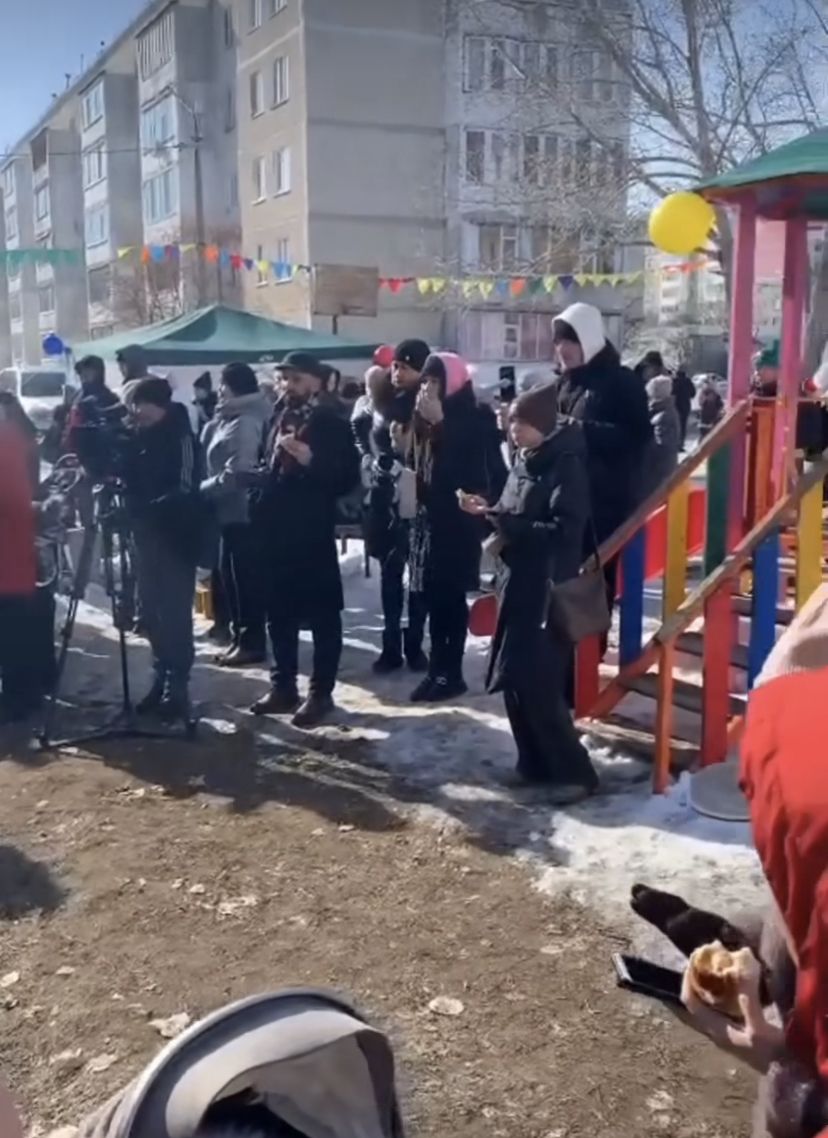 22 марта жители одного из дворов Лисаковска организовали свой праздник