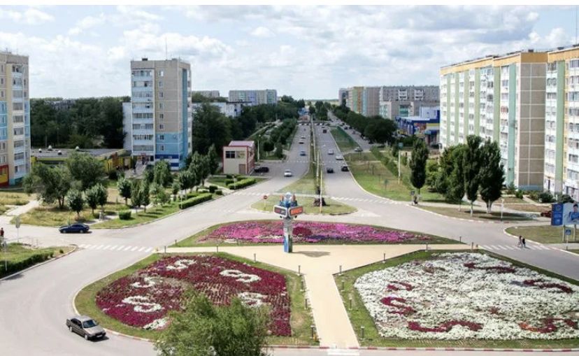 Аким города Абай Ибраев встретился с жителями поселка Октябрьский, отчитался о проделанной работе в 2022 году и поделился планами на будущее