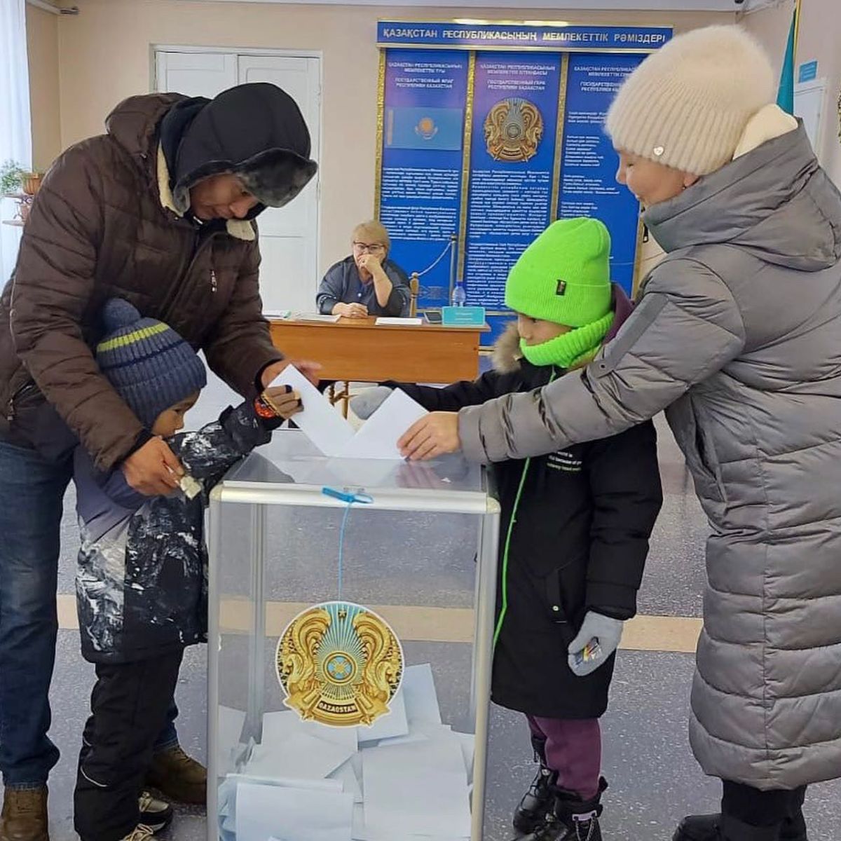 Жители Лисаковска приходят на выборы Президента РК семьями